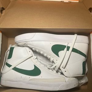 NIKE BLAZER MID ‘77